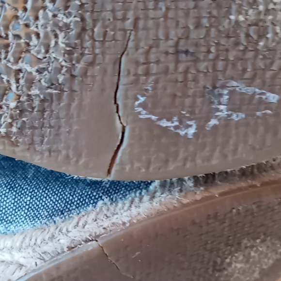 Toms - Picture 4 of 7